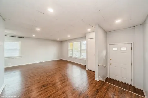 848 Lee Street Des Plaines IL 60016