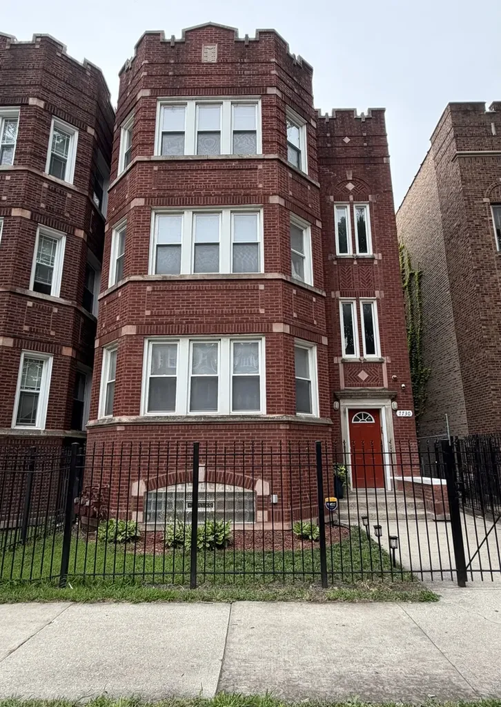 7730 South Essex Avenue Chicago IL 60649