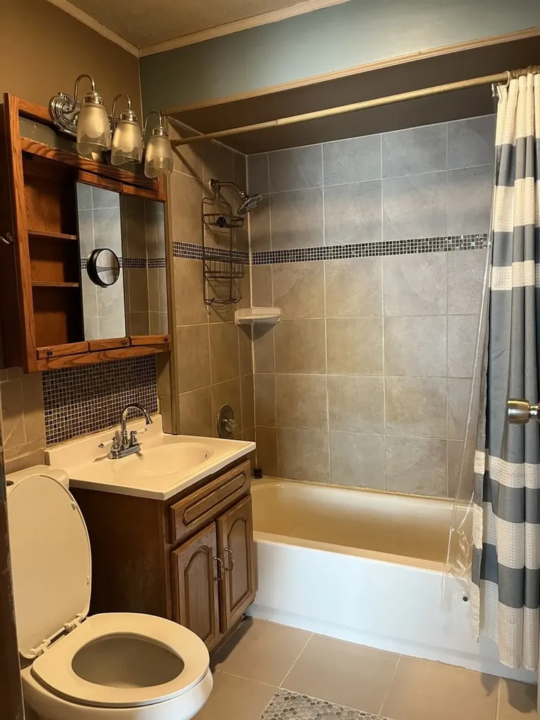 506 South Gladstone Avenue Aurora IL 60506