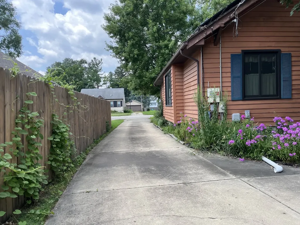 506 South Gladstone Avenue Aurora IL 60506