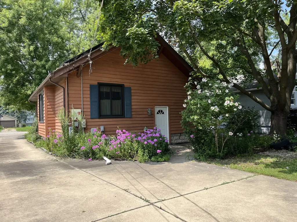 506 South Gladstone Avenue Aurora IL 60506