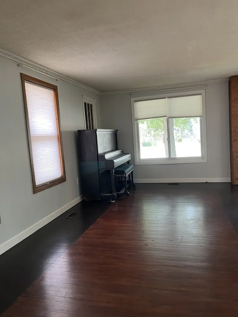 506 South Gladstone Avenue Aurora IL 60506