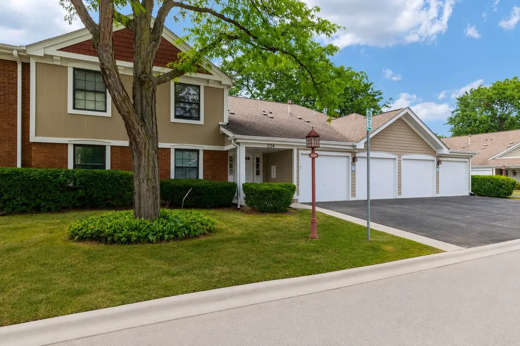 234 Deerpath Court Schaumburg IL 60193
