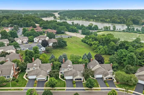 232 Sedgewick Circle St. Charles IL 60174