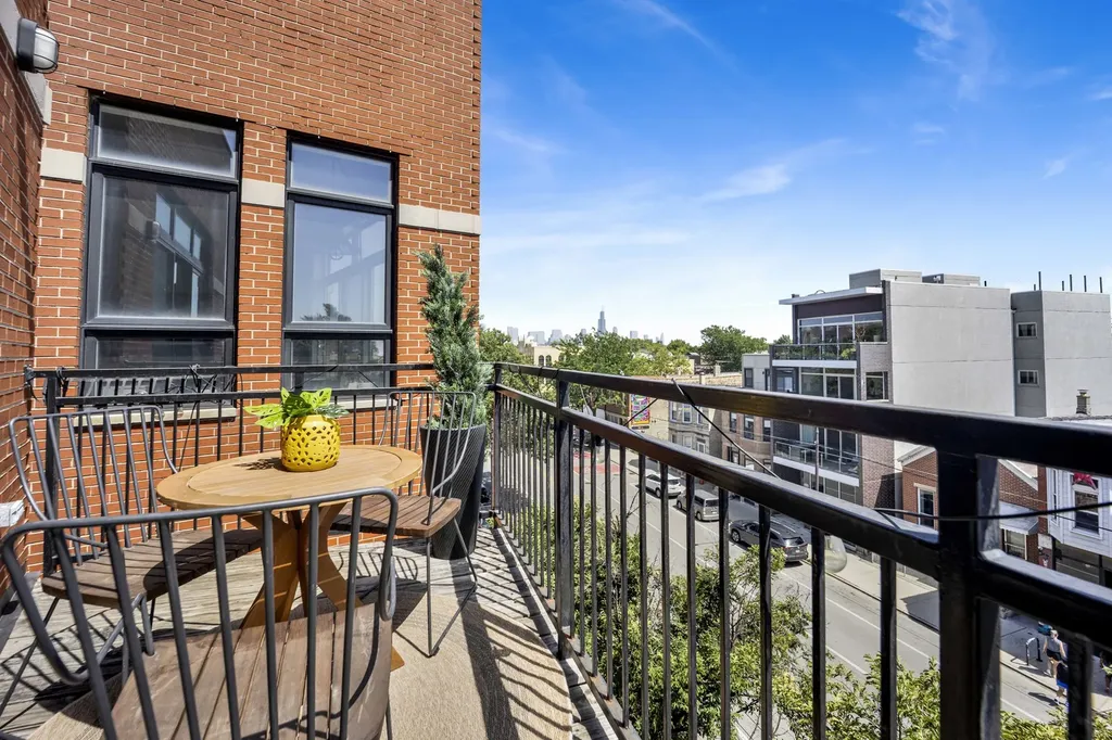 2522 West Chicago Avenue Chicago IL 60622