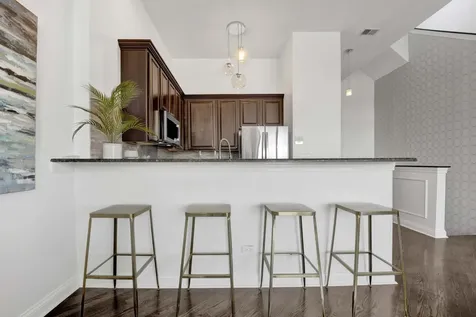 2522 West Chicago Avenue Chicago IL 60622