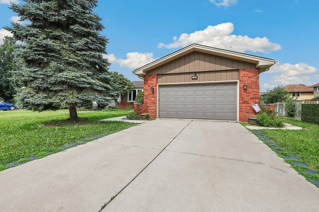 17042 Lockwood Avenue Oak Forest IL 60452