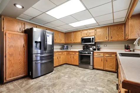 17042 Lockwood Avenue Oak Forest IL 60452