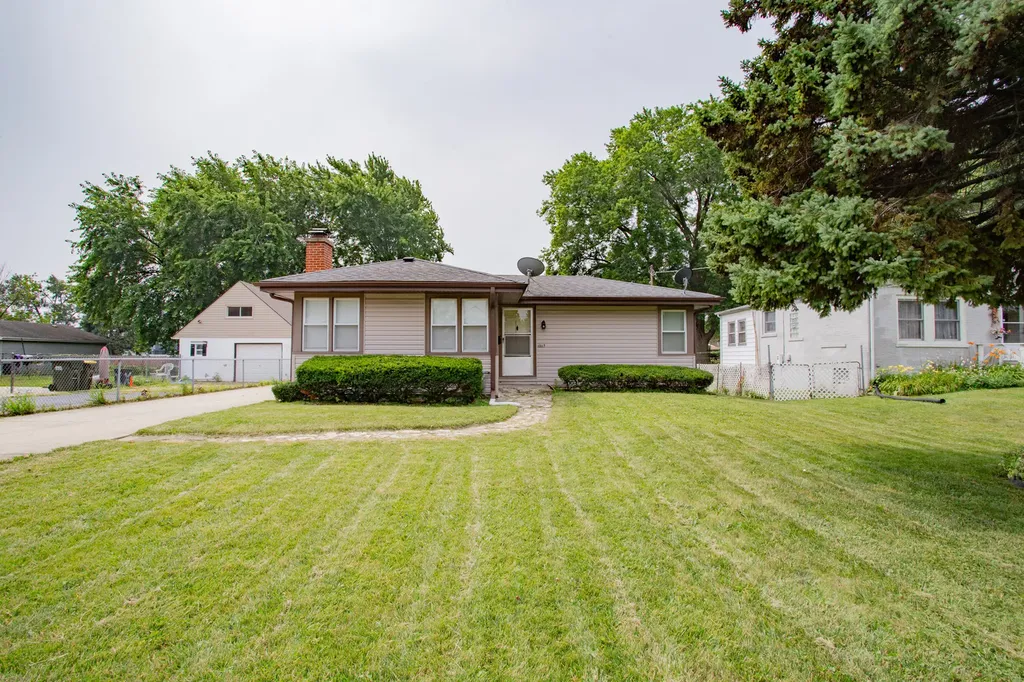 10113 Mclean Avenue Melrose Park IL 60164