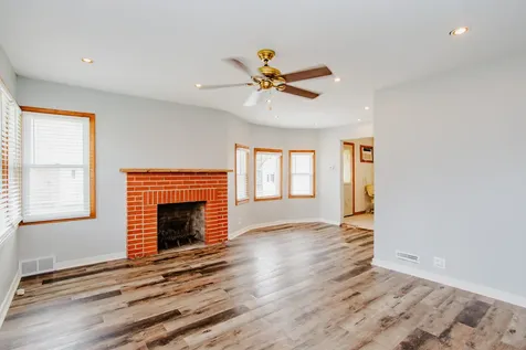 10113 Mclean Avenue Melrose Park IL 60164