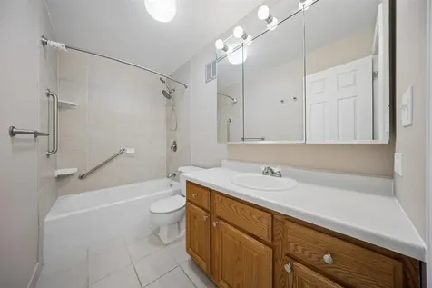 1405 East Central Road Arlington Heights IL 60005
