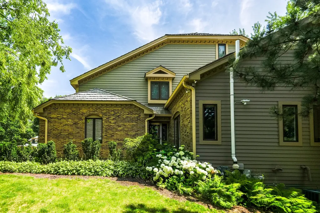 640 Walnut Oaks Drive Roselle IL 60172