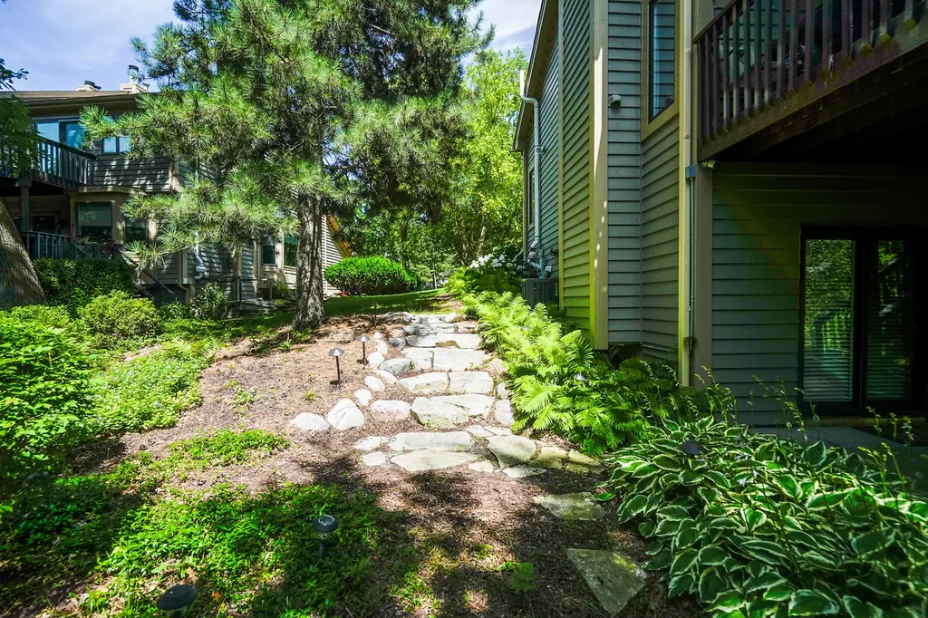 640 Walnut Oaks Drive Roselle IL 60172