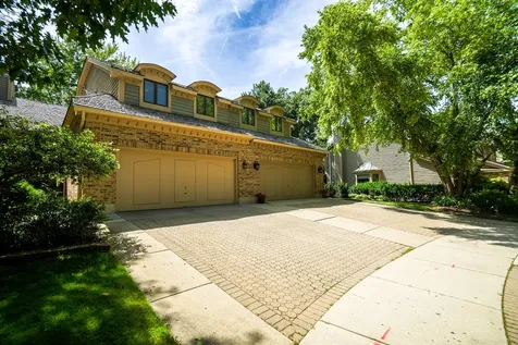 640 Walnut Oaks Drive Roselle IL 60172