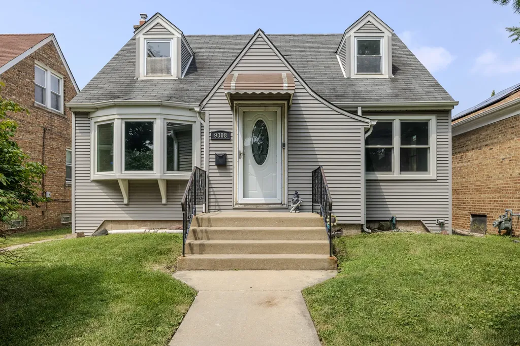 9308 South Troy Avenue Evergreen Park IL 60805