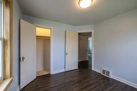 9308 South Troy Avenue Evergreen Park IL 60805