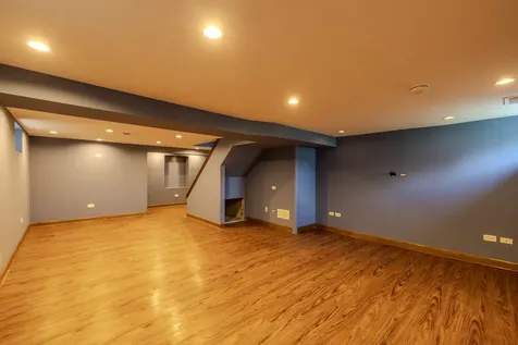 9308 South Troy Avenue Evergreen Park IL 60805