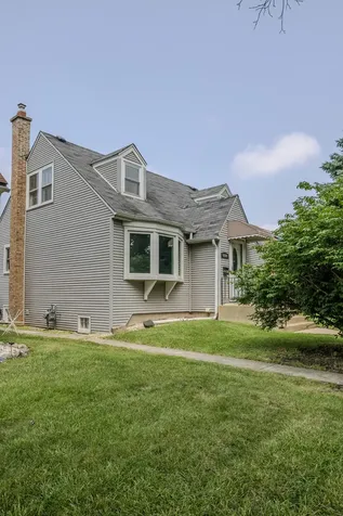 9308 South Troy Avenue Evergreen Park IL 60805