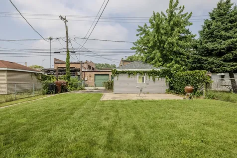 9308 South Troy Avenue Evergreen Park IL 60805