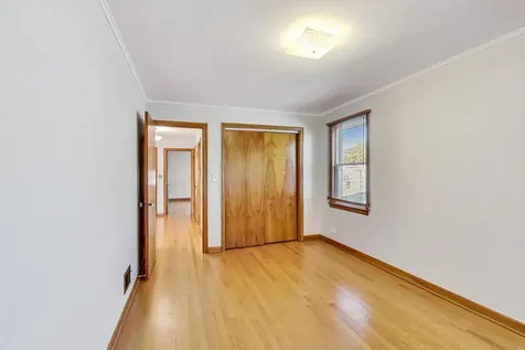 5644 North Meade Avenue Chicago IL 60646