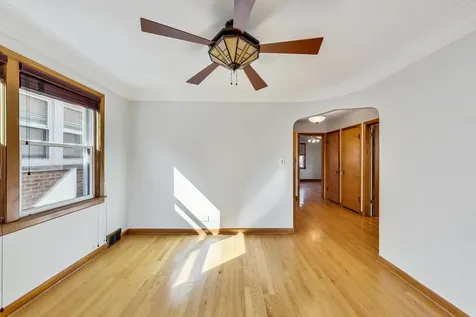 5644 North Meade Avenue Chicago IL 60646