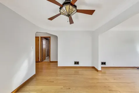 5644 North Meade Avenue Chicago IL 60646