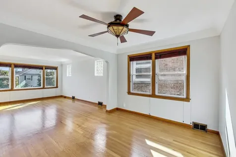 5644 North Meade Avenue Chicago IL 60646