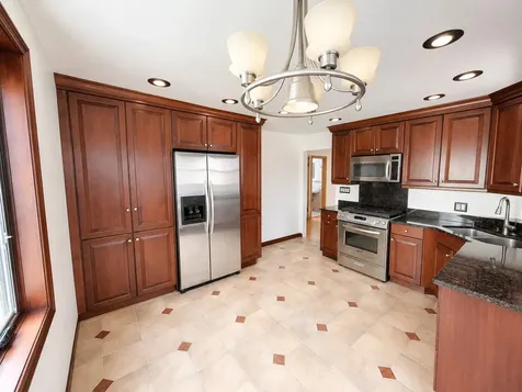 5644 North Meade Avenue Chicago IL 60646