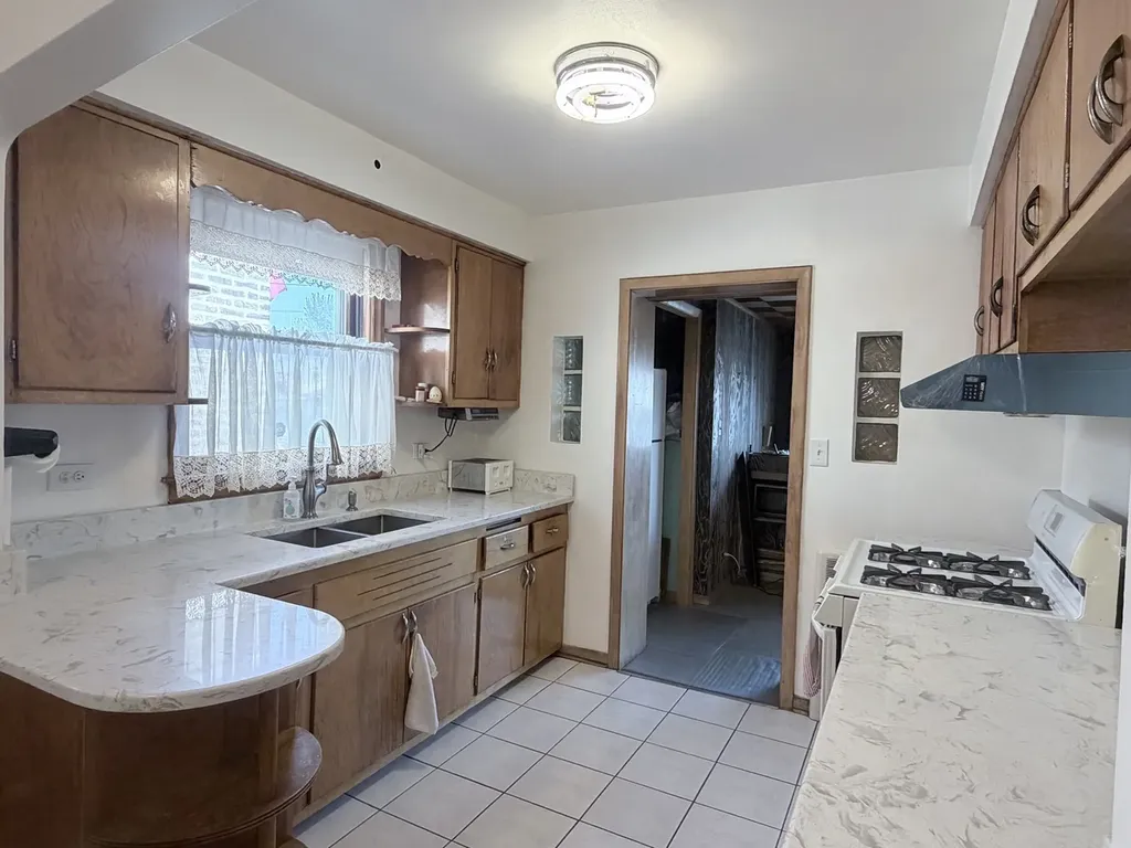 3916 West 59th Place Chicago IL 60629