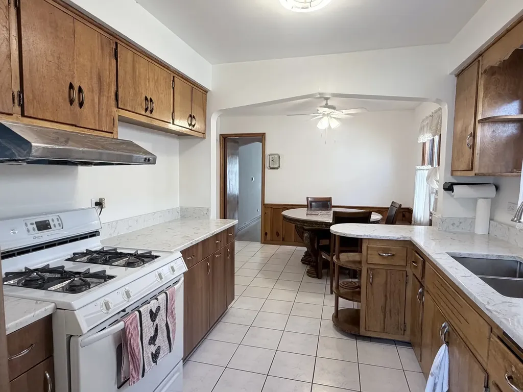 3916 West 59th Place Chicago IL 60629