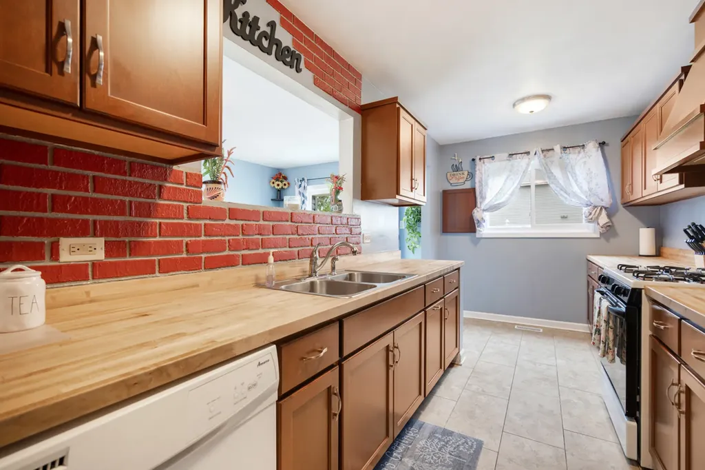 1406 Glen Hill Drive Glendale Heights IL 60139
