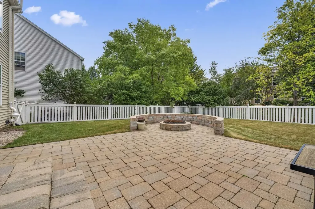 996 Timber Lake Drive Antioch IL 60002