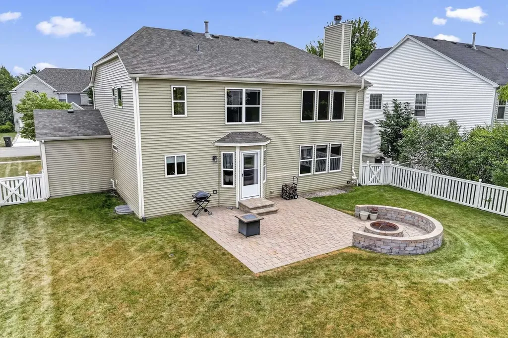 996 Timber Lake Drive Antioch IL 60002