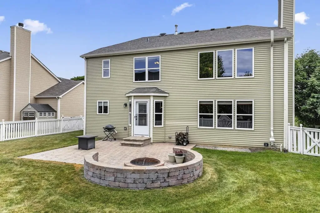 996 Timber Lake Drive Antioch IL 60002