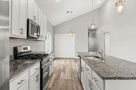 3 Dogwood Way Ottawa IL 61350