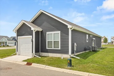 3 Dogwood Way Ottawa IL 61350