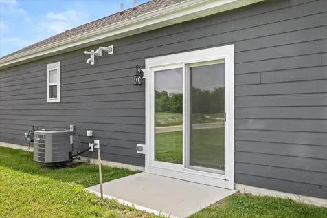 3 Dogwood Way Ottawa IL 61350