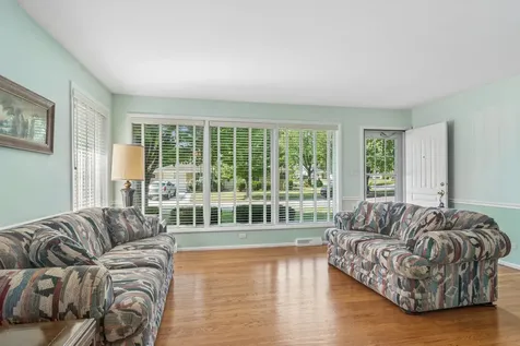 1145 South Haddow Avenue Arlington Heights IL 60005