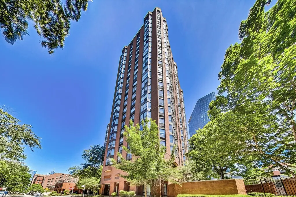 901 South Plymouth Court Chicago IL 60605