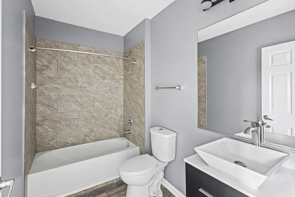 5350 West Hanson Avenue Chicago IL 60639