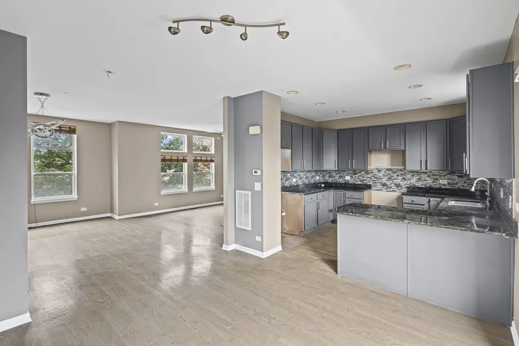 5350 West Hanson Avenue Chicago IL 60639