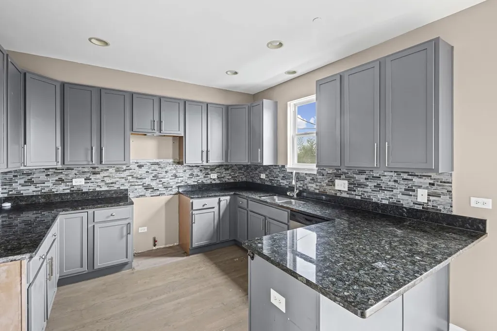 5350 West Hanson Avenue Chicago IL 60639