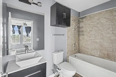 5350 West Hanson Avenue Chicago IL 60639