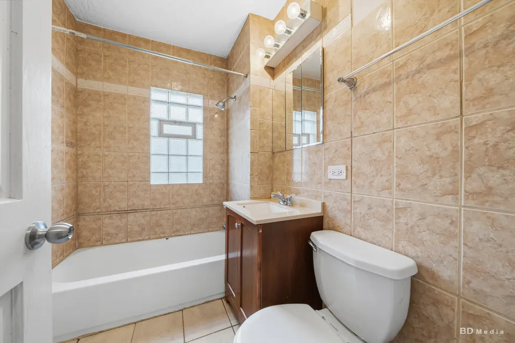 9648 South Eggleston Avenue Chicago IL 60628