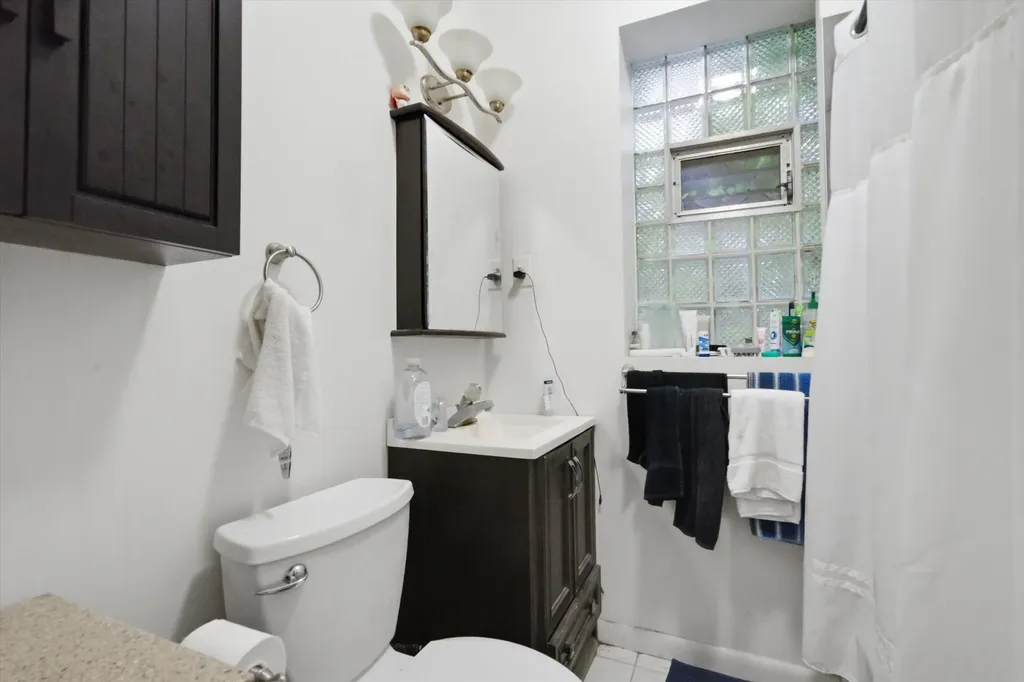 5051 North Lincoln Avenue Chicago IL 60625