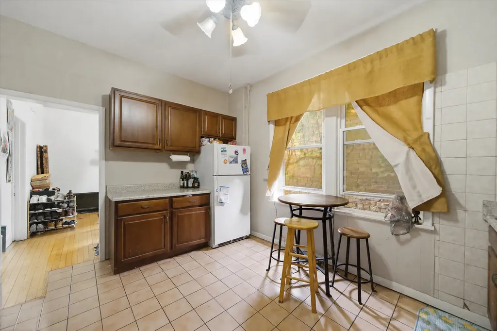 5051 North Lincoln Avenue Chicago IL 60625