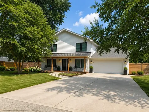 707 West Woodland Road Lake Bluff IL 60044