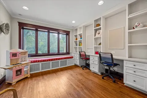 411 East Illinois Road Lake Forest IL 60045