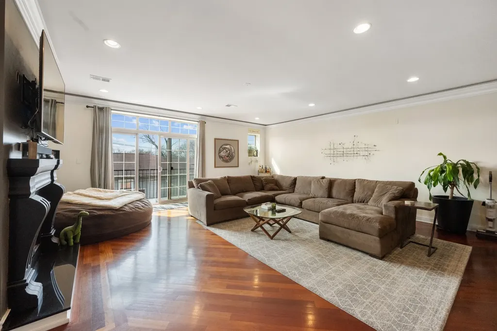 4755 North Kilbourn Avenue Chicago IL 60630