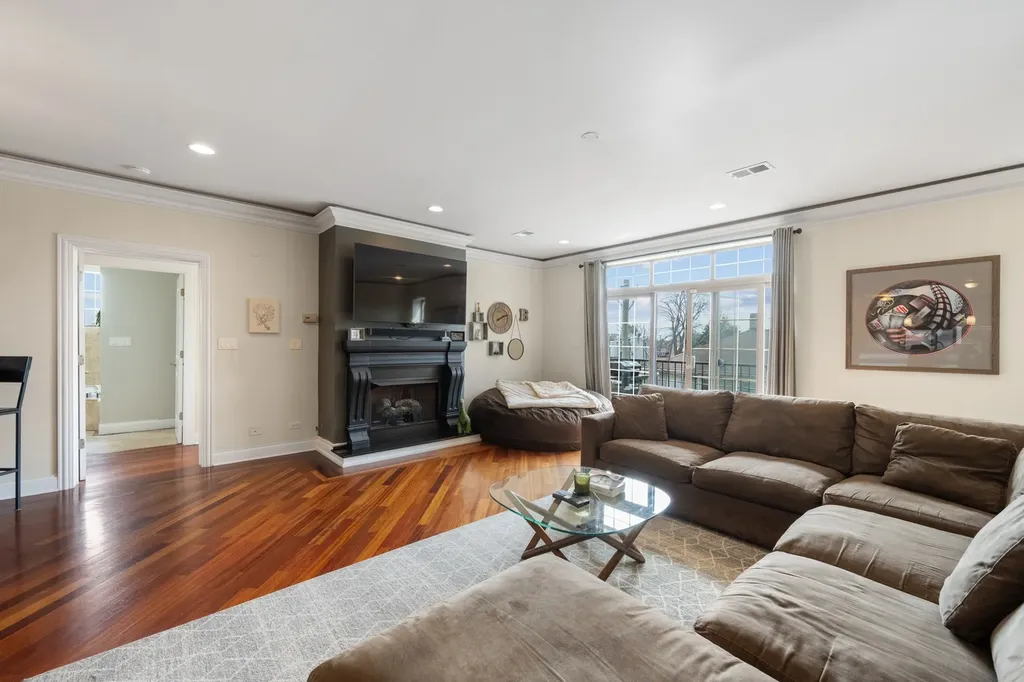 4755 North Kilbourn Avenue Chicago IL 60630